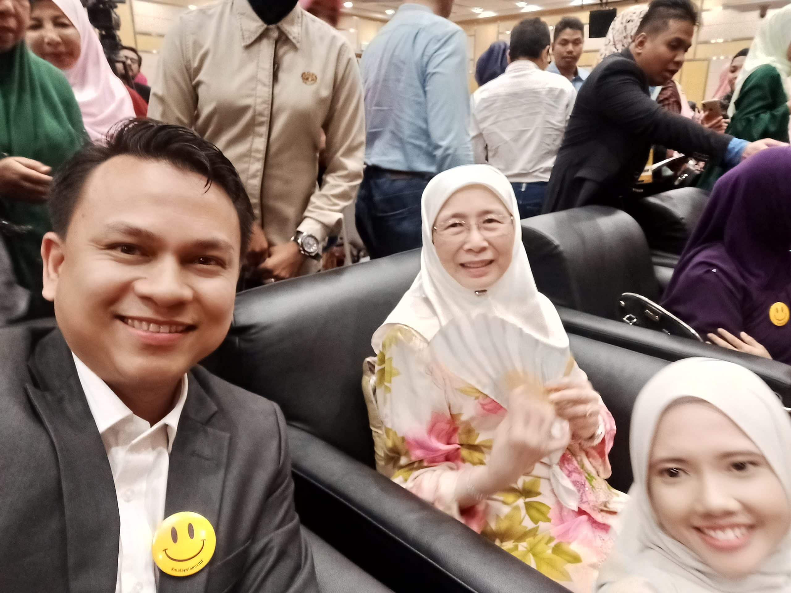 YAB Dato Seri Wan Azizah & Fadzli Yusof